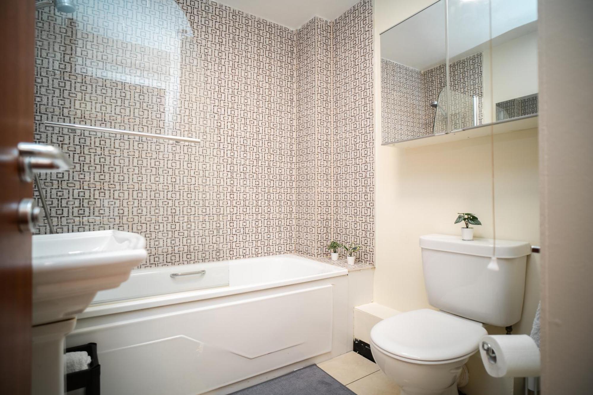 Central Duplex Apartment In Belfast City Centre Buitenkant foto